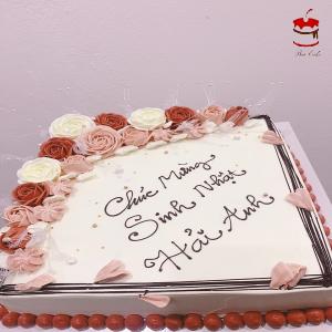 Bánh Gato Hình Chữ Nhật Trang Trí Hoa Kem - MB32