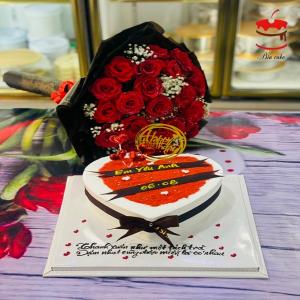 Bánh Kem Trái Tim Hoa Tươi Tặng Vợ 20/10 - AK38